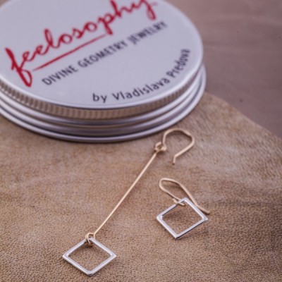 Silver earrings Feelosophy - assymmetry square