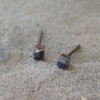 Малки сребърни обеци Pin - кубчета оксидирано сребро