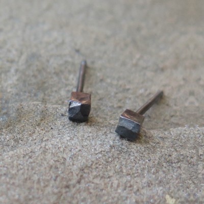 Small silver earrings Pin - oxidized silver cubes