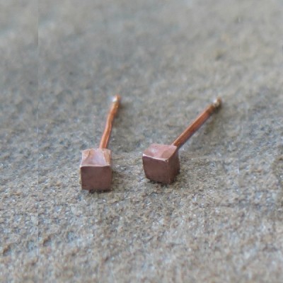 Small silver earrings Pin - rose gold cubes