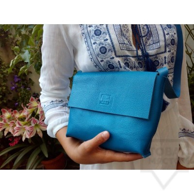 Дизайнерска дамска чанта от естествена кожа Три Точки - blue charm