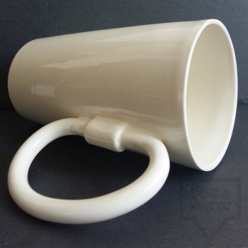 Ръчно изработена порцеланова чаша Korchev Design Studio - big white round carabineer