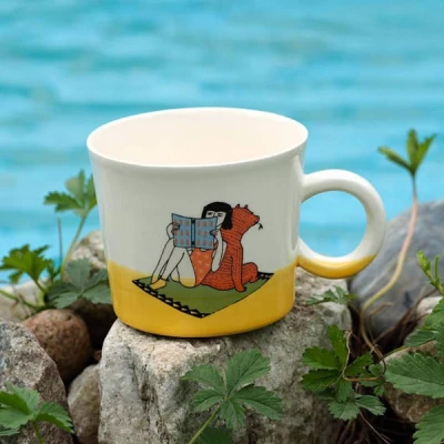 Ръчно изработена порцеланова чаша Art.E Handmade - Book Lover